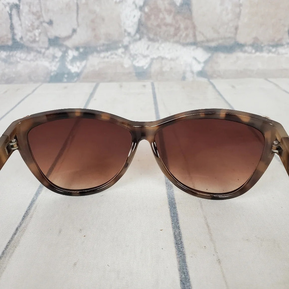 Kenneth  Cole Reaction Brown Tortoise Shell Sunglasses - Picture 5 of 14